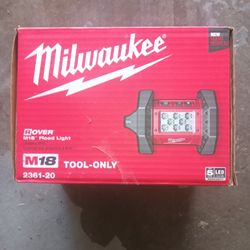 Milwaukee M18 Flood Light