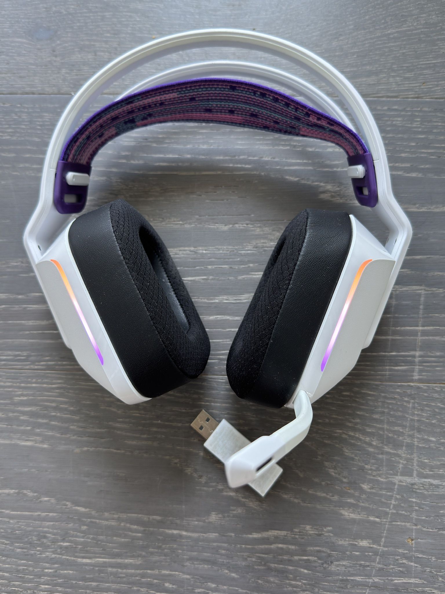 White Wireless Logitech G733 Gaming Headset