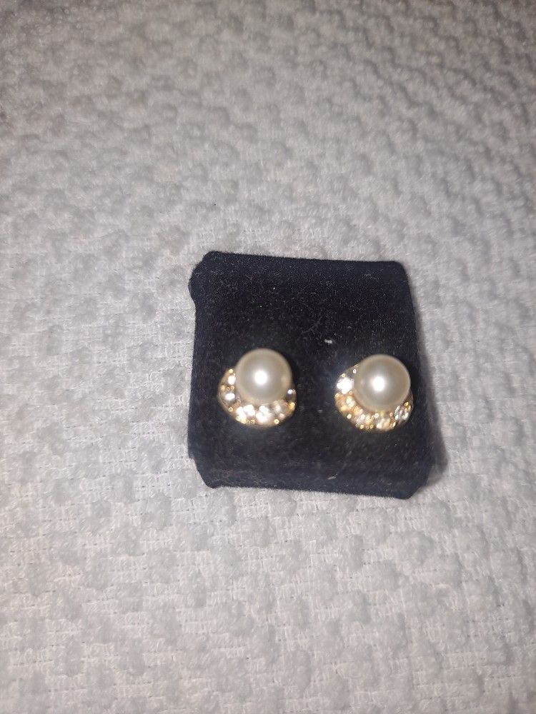 Pearl Like Earrings