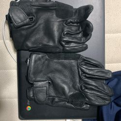 Black Leather Gloves 