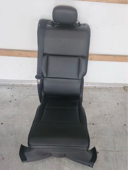2022 Explorer second row middle seat
