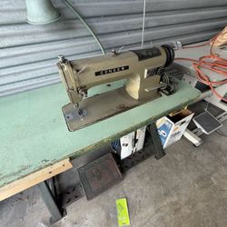 Consew cast-iron sewing machine. Máquina de coser Consew.
