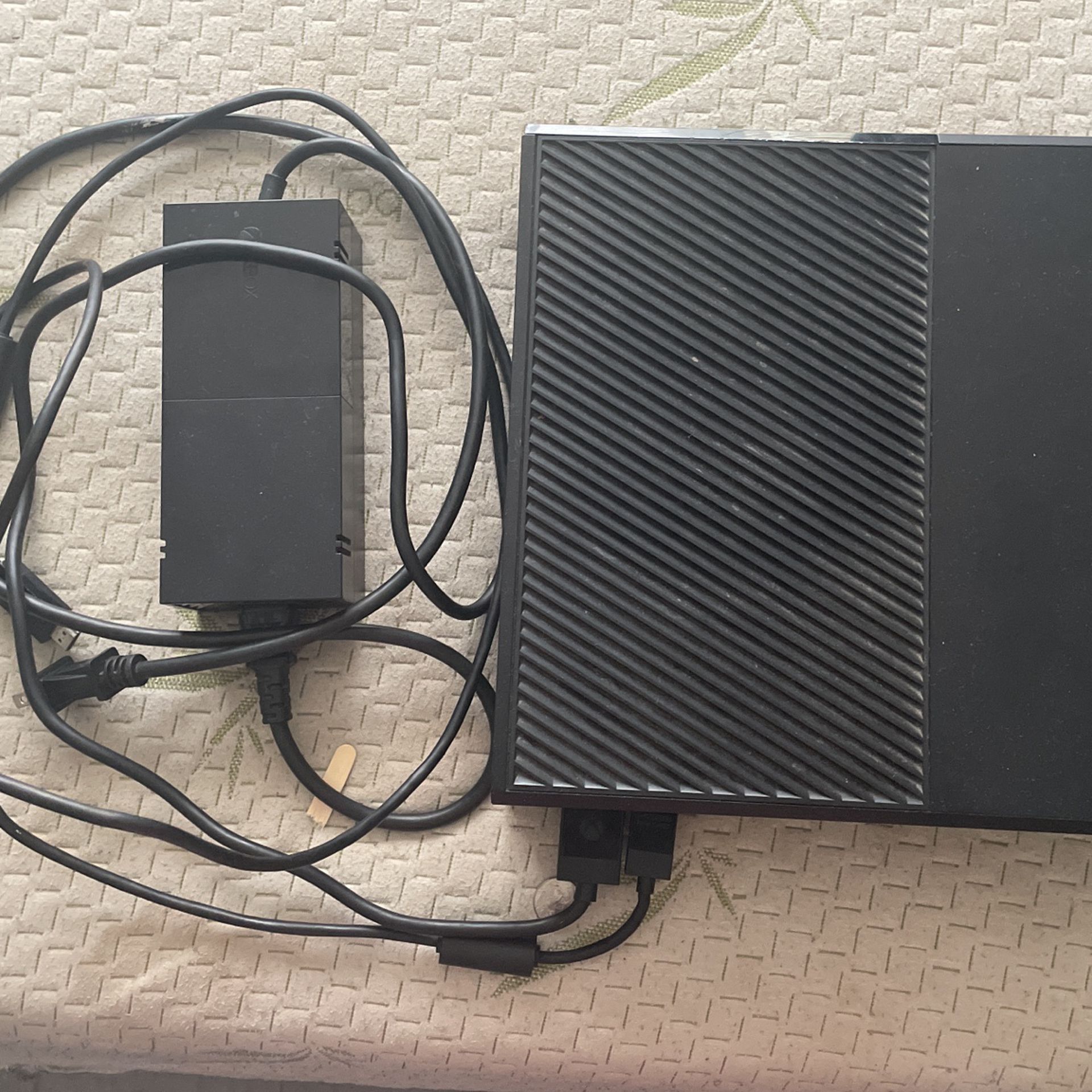 Xbox One (NO CONTROLLERS)