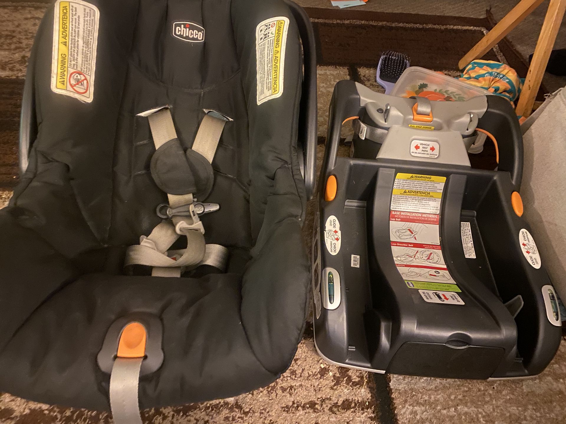 Chicco Infant  Car seat 
