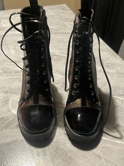 Lace-Up Platform Ankle Boots with Block Heel – EU 42 (Fits US 9.5–10)