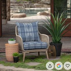 Outdoor Cushions, Set of 4 in Shiboro and Navy. New