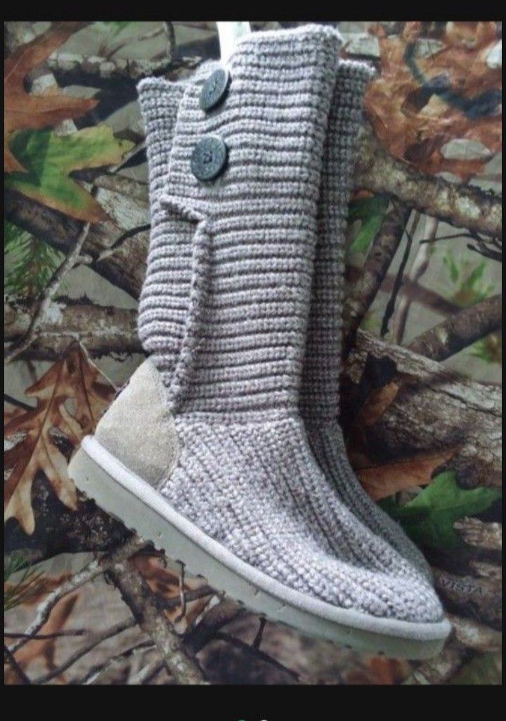 Youth kids UGG Cardy knit boots size 3