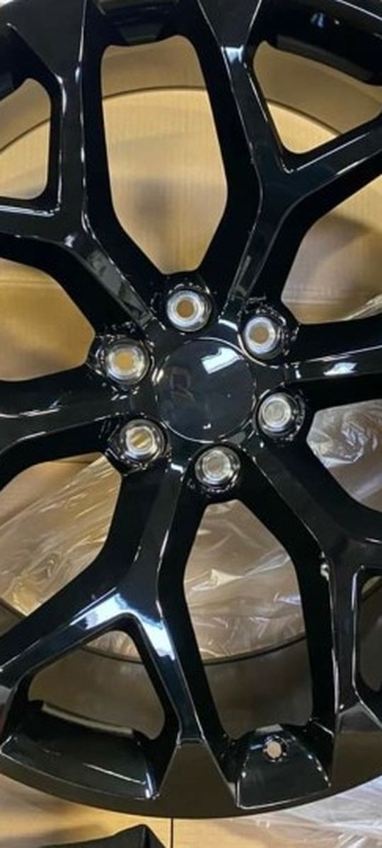 24" SNOWFLAKES BLK N CHROME IN STOCK