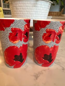 2 Floral Coffee Mugs 🌺