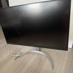 27" 4K UHD UltraFine™ Nano IPS Black Monitor with VESA DisplayHDR™ 400 and USB Type-C™ 27UQ850-W