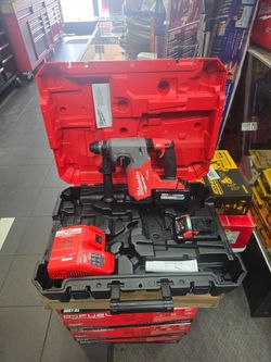 MILWAUKEE M18 FUEL 1" SDS PLUS ROTARY HAMMER KIT