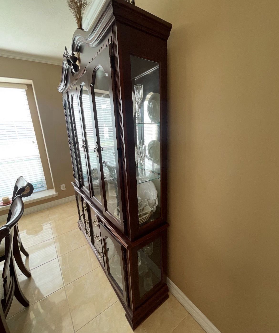Broyhill China Cabinet