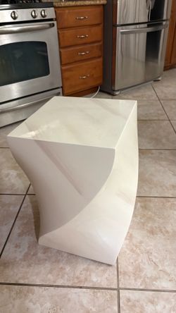 Decorative side table piece