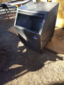 Restaurant size ice maker