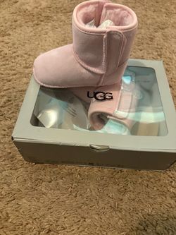 Girls Uggs Size 4/5c