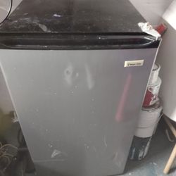 Small Garage Or Room Fridge