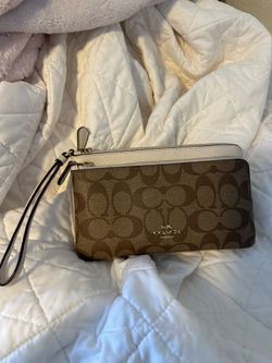 Coach wristlet wallet