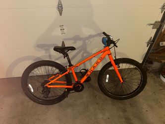 The Haro Flightline 24 Plus youth mountain bike