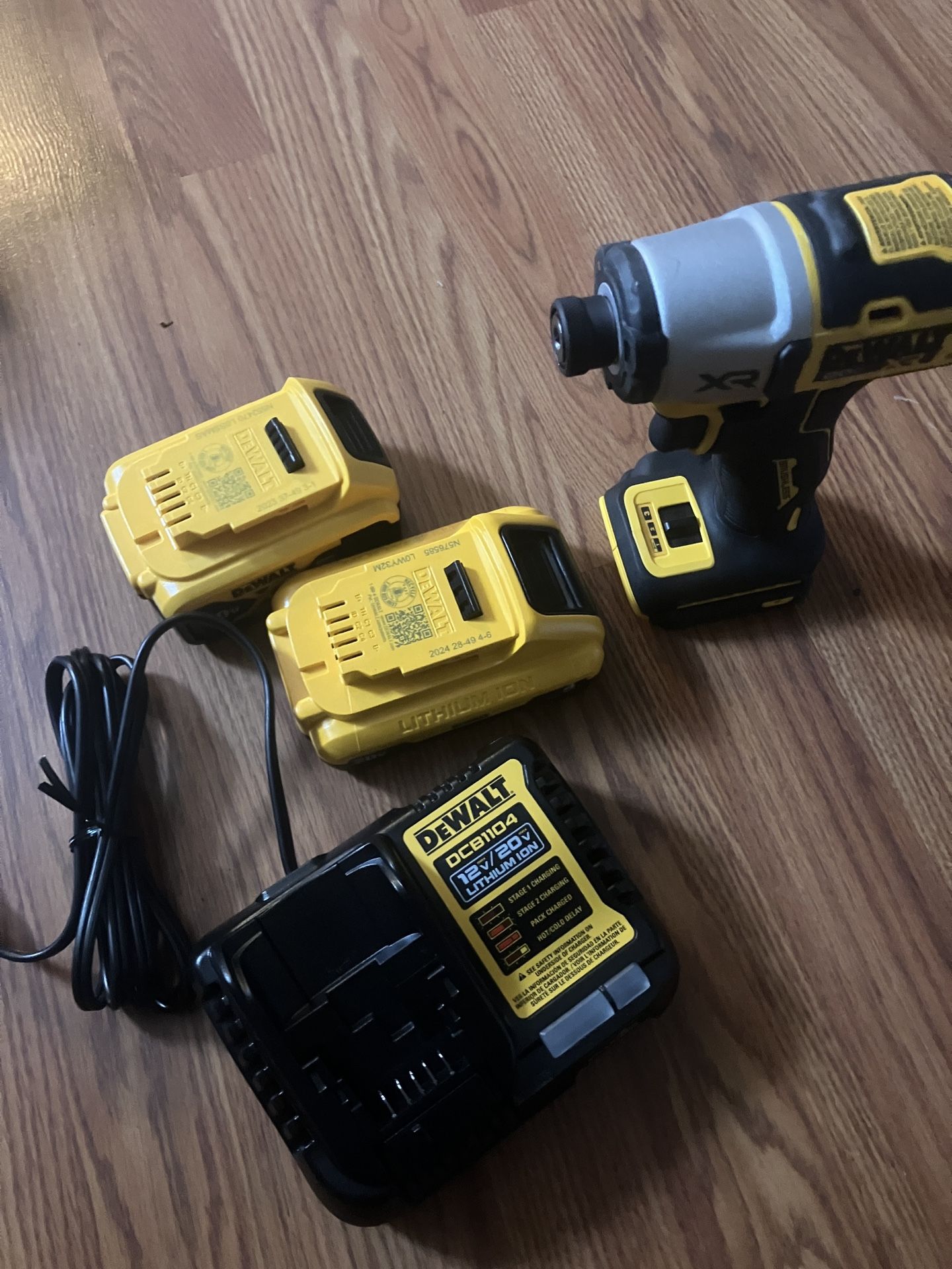 New Dewalt 1/4” 3-speed Impact With Charger And 2 Batteries
