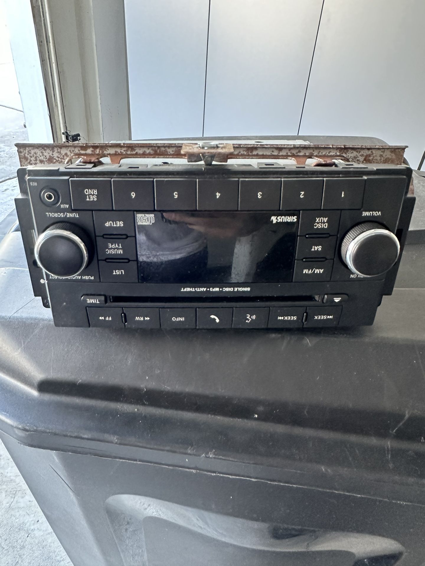 2018 Jeep Wrangler Stock radio 