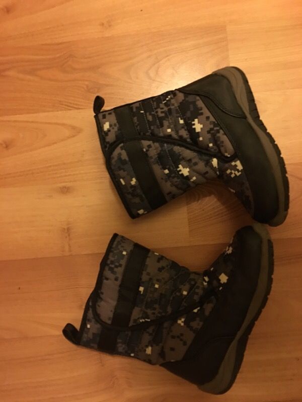 Kids Size 10 rain boots