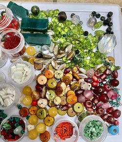 LOT OF JEWELRY MAKING SUPPLIES