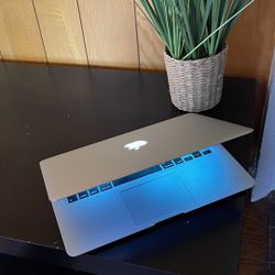 Apple MacBook Air 13” I5/8GB/256GB SSD $180