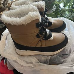 Little Girl Boots, Size 13 $30 Used in very Good Condition, warm Fur in the inside.