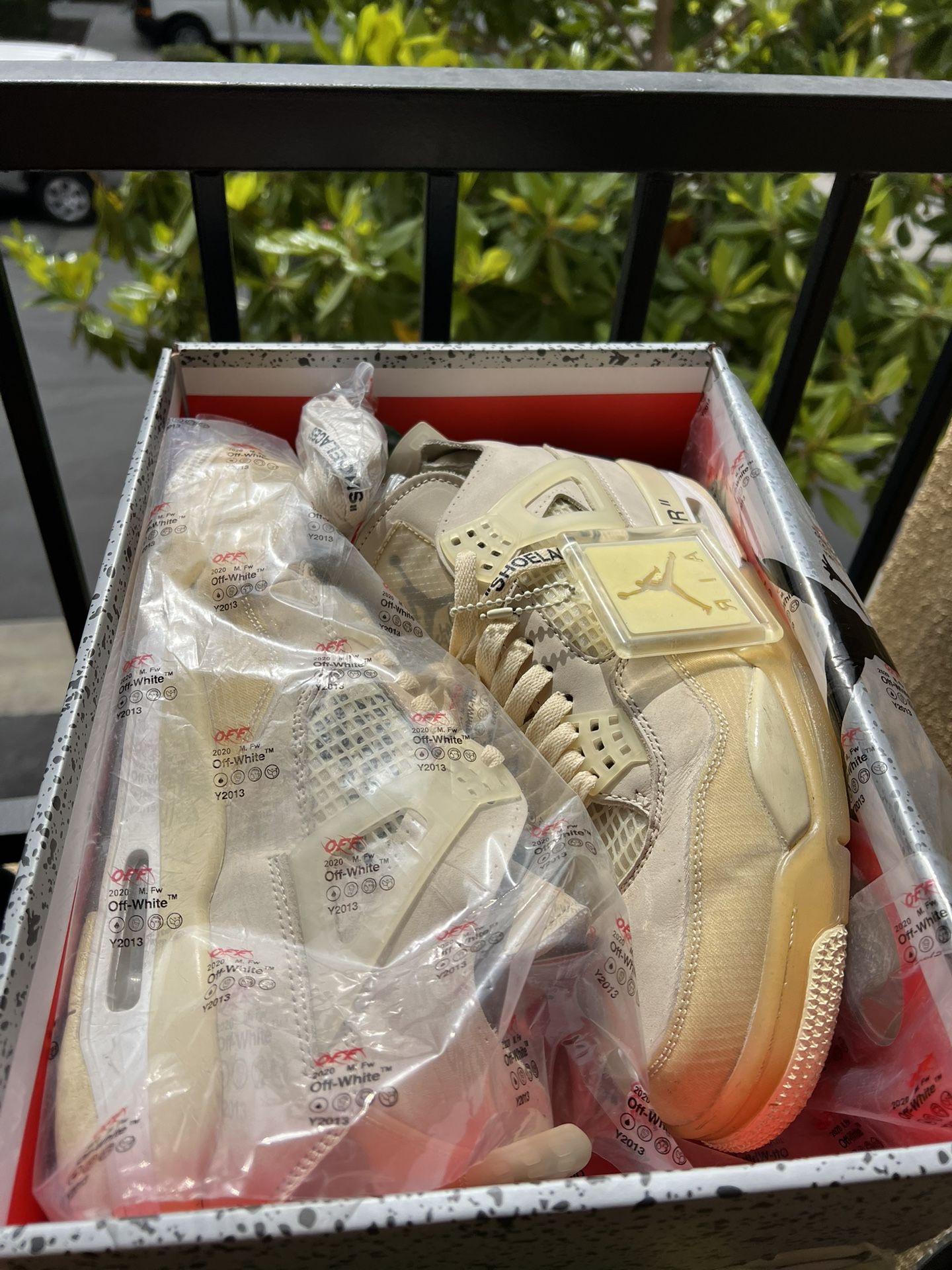 Off-White x Jordan 4 Retro SP ‘Sail