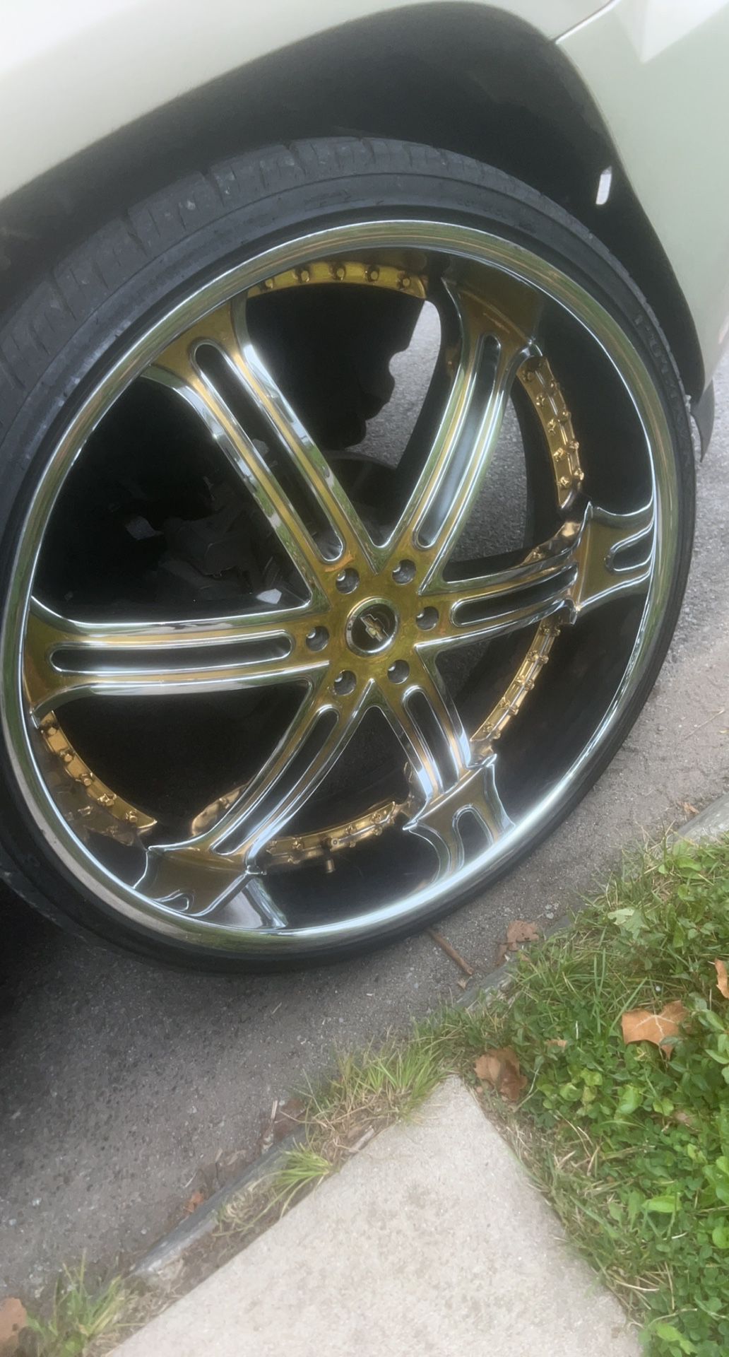 30””Versante Wheels VE226 Chrome And Gold Rims