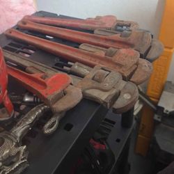 pipe wrenches 