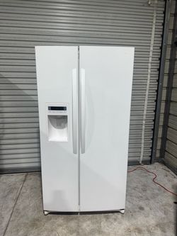 White Side-by-Side Refrigerator with Ice and Water Dispenser