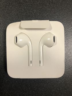 Apple iPhone Headphones and Lightning Adapter