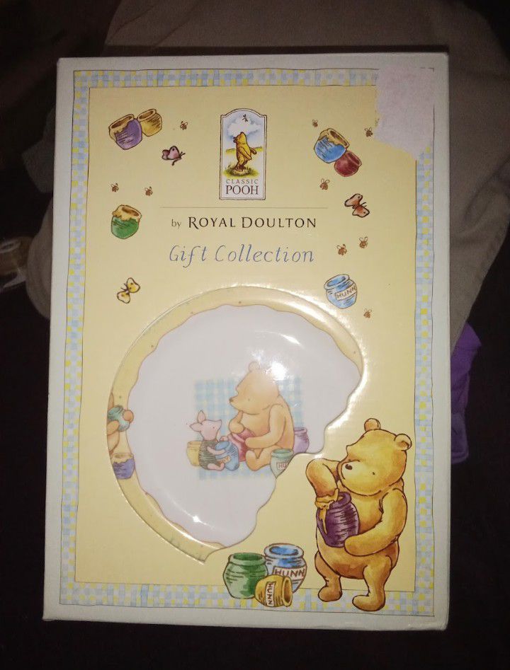 $10- Winnie The Pooh Vintage Royal Doulton Gift Set