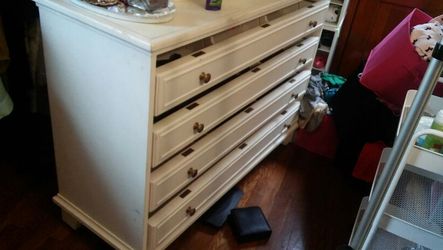 White Victoria Secret Dresser