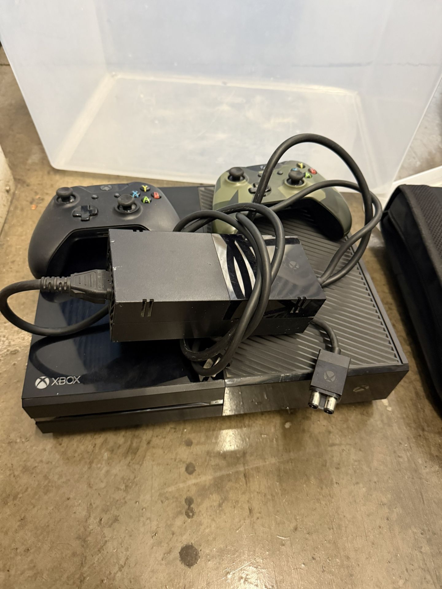 Xbox One With 2 Controllers