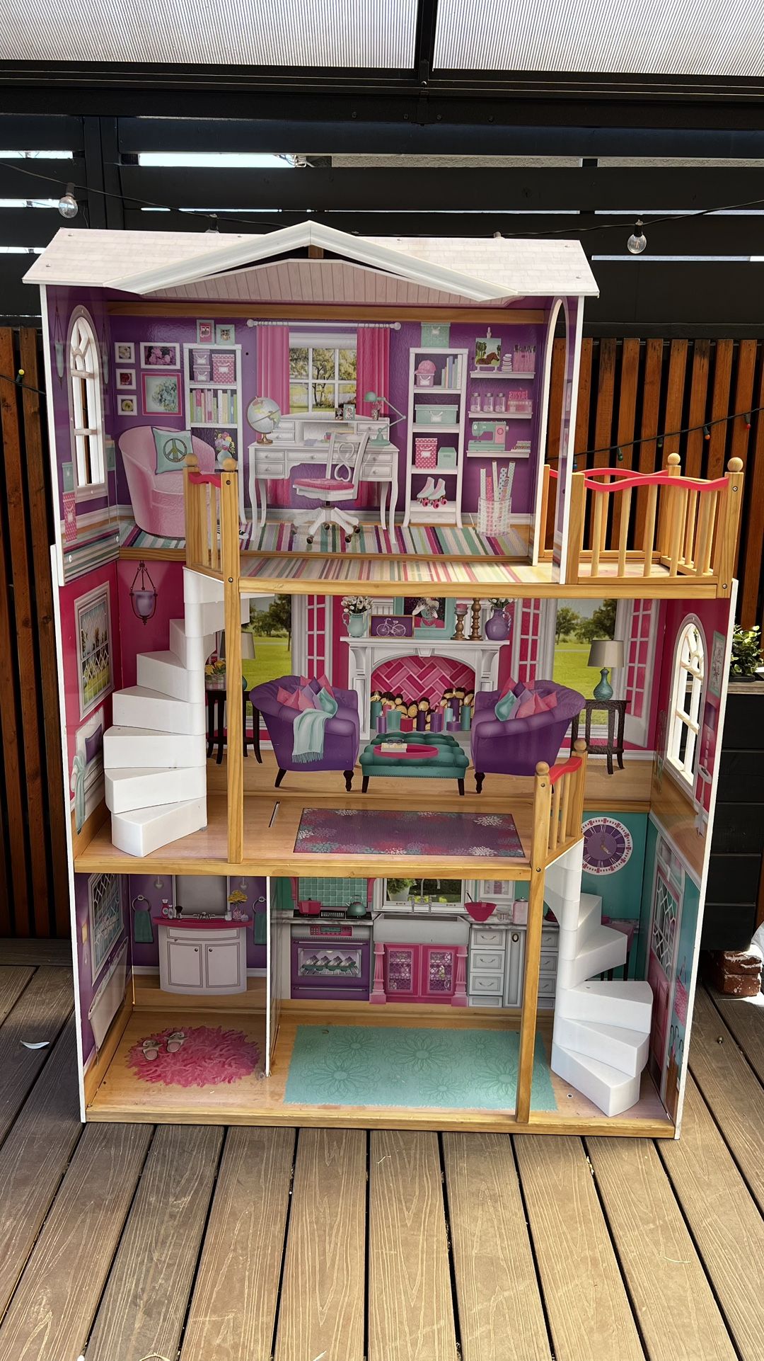 Large Doll House