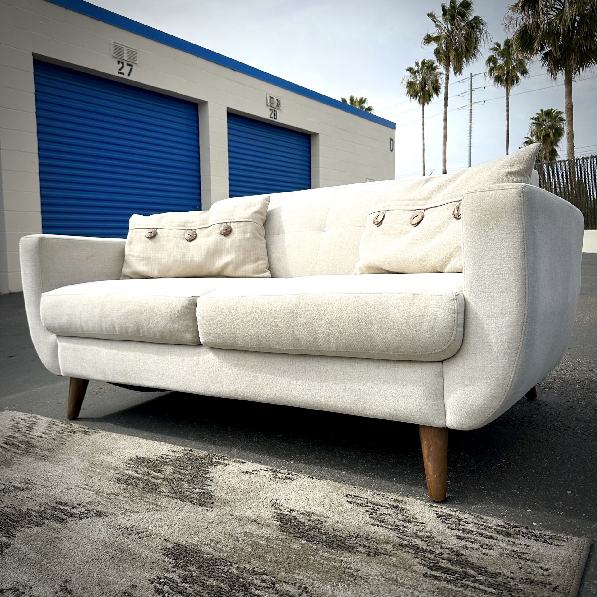 Offwhite Mid Century Modern Tufted Loveseat