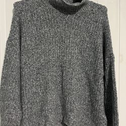 American Eagle Ladies Sweater - Size Medium- Gray 