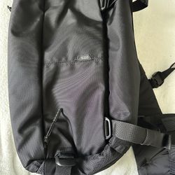 511 Black 🖤 Side Backpack With Lots Of Storage Pockets 