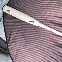 Nike Aero CX2 Baseball Bat 33/30 Carbon Composite 2 5/8 White -3.   $60 OBO