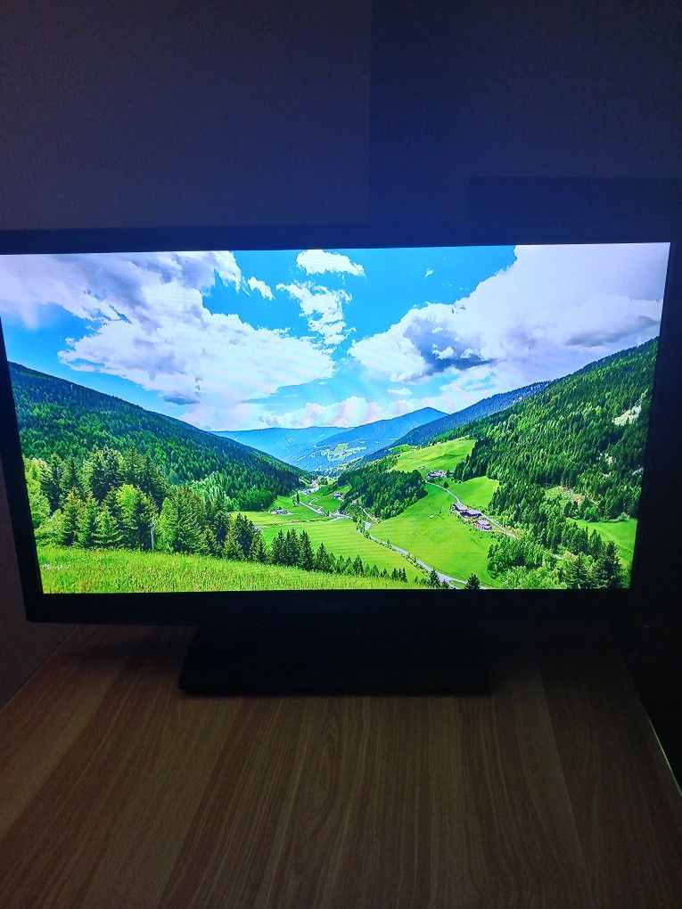 Toshiba 32-inch HD Flat Screen TV Remote & Mounting Bracket included - Model 32L4200U Great Sound and Picture Quality Great For Gaming ( NOT SMART)