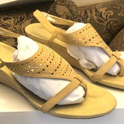 Anne Klein Wedge Sandals Size 10