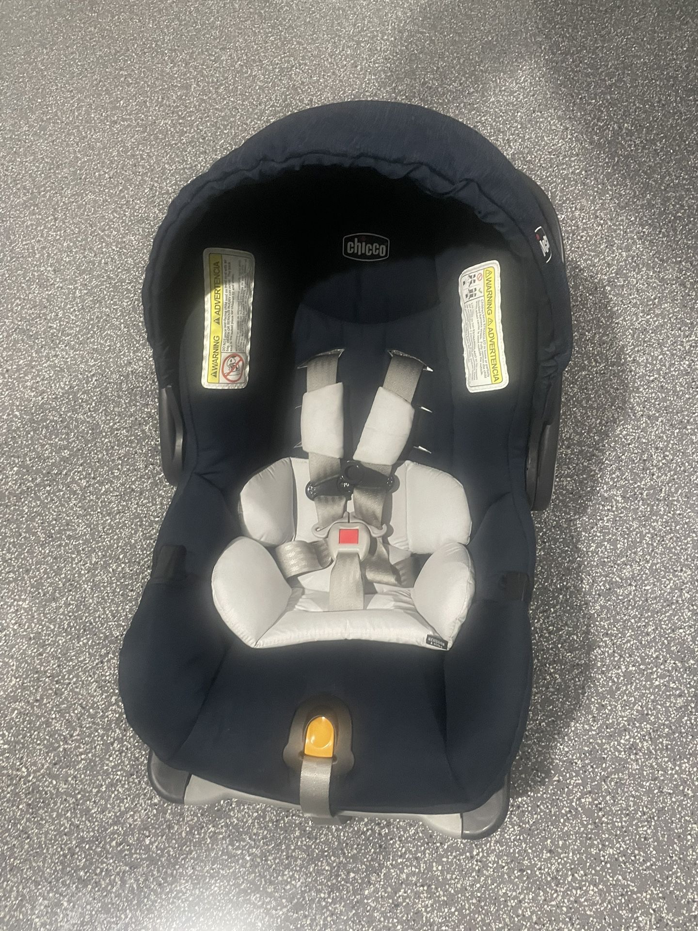 Chicco bravo 3 in 1 travel system Brand new - barely used  Stroller and infant car seat  (contact info removed)