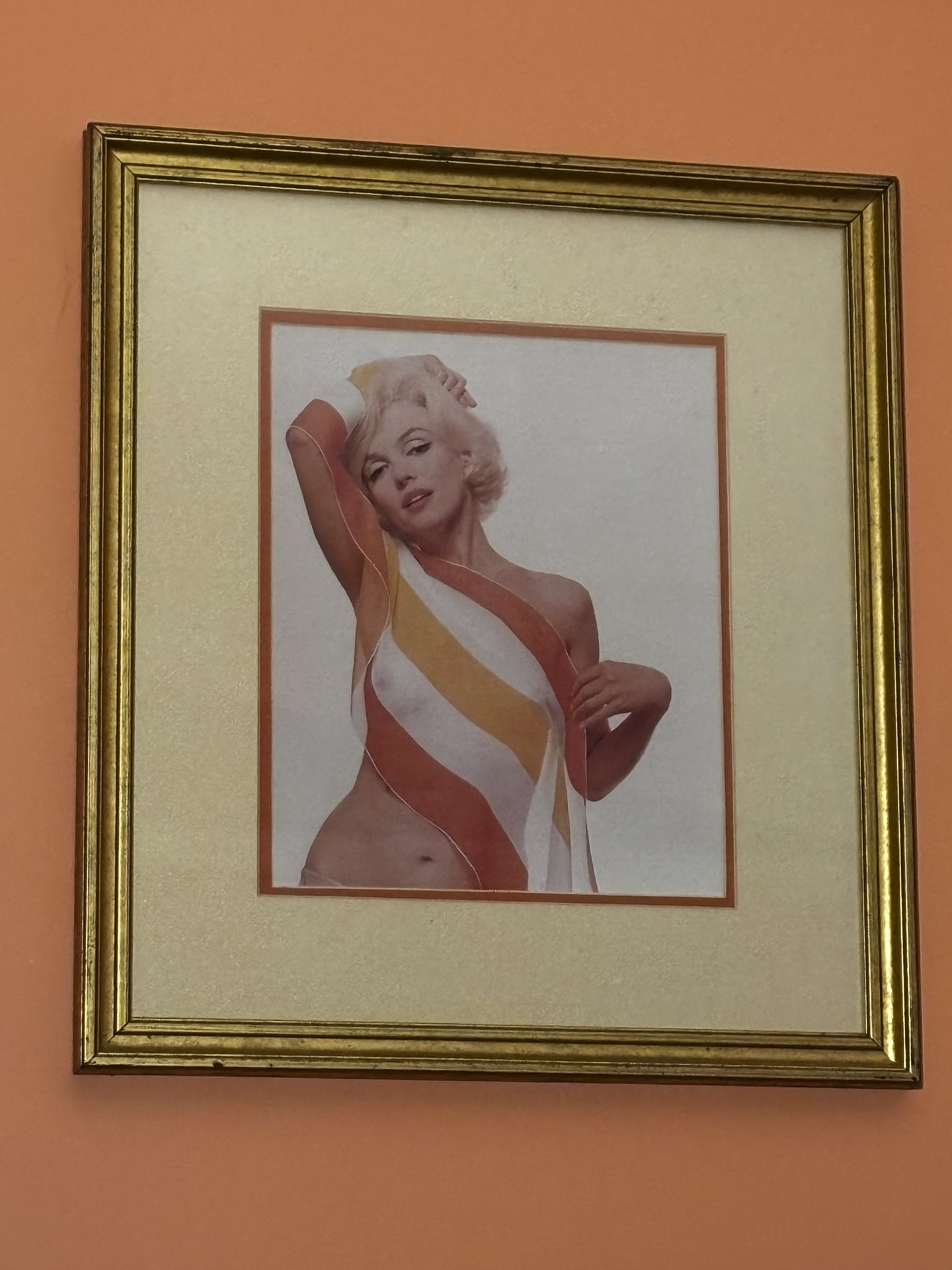 2 rare Marilyn Monroe original framed prints. Price is for both. 17.5 in x 19 in