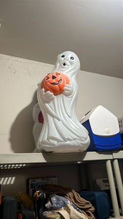Ghost blow mold in great condition.