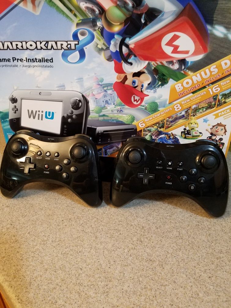 Nintendo Wii U Bundle Like New Mario 8 Deluxe Set Edition, Black Console, 32GB Harley Used just like New come with 2 extra controls.