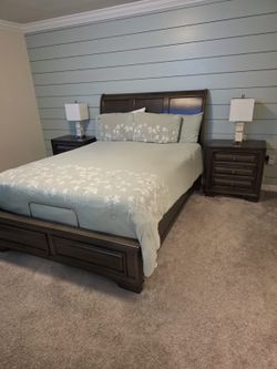 Queen Size Bed Set with 2 Matching Nightstands and Matching Dresser