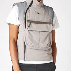 Nike Sportswear Therma-Fit Tech Pack Insulated Vest (DD6636-087) Mens Sz XL