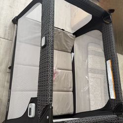 A Graco Pack 'n Play Playard Nimble Nook